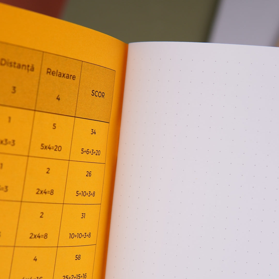 Detaliu pagina colorata interior - Caiete geniale