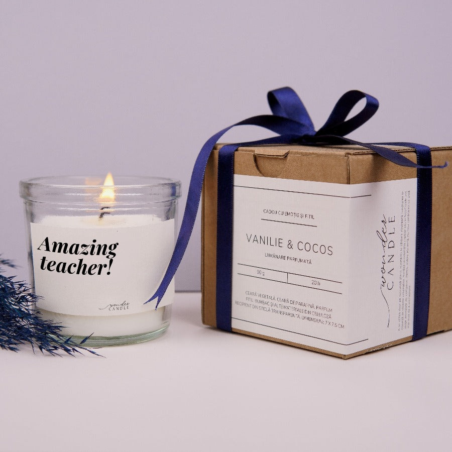 Cutie cadou cu eticheta si funda - Cadou pentru profesori - Lumanare parfumata personalizata - Amazing Teacher