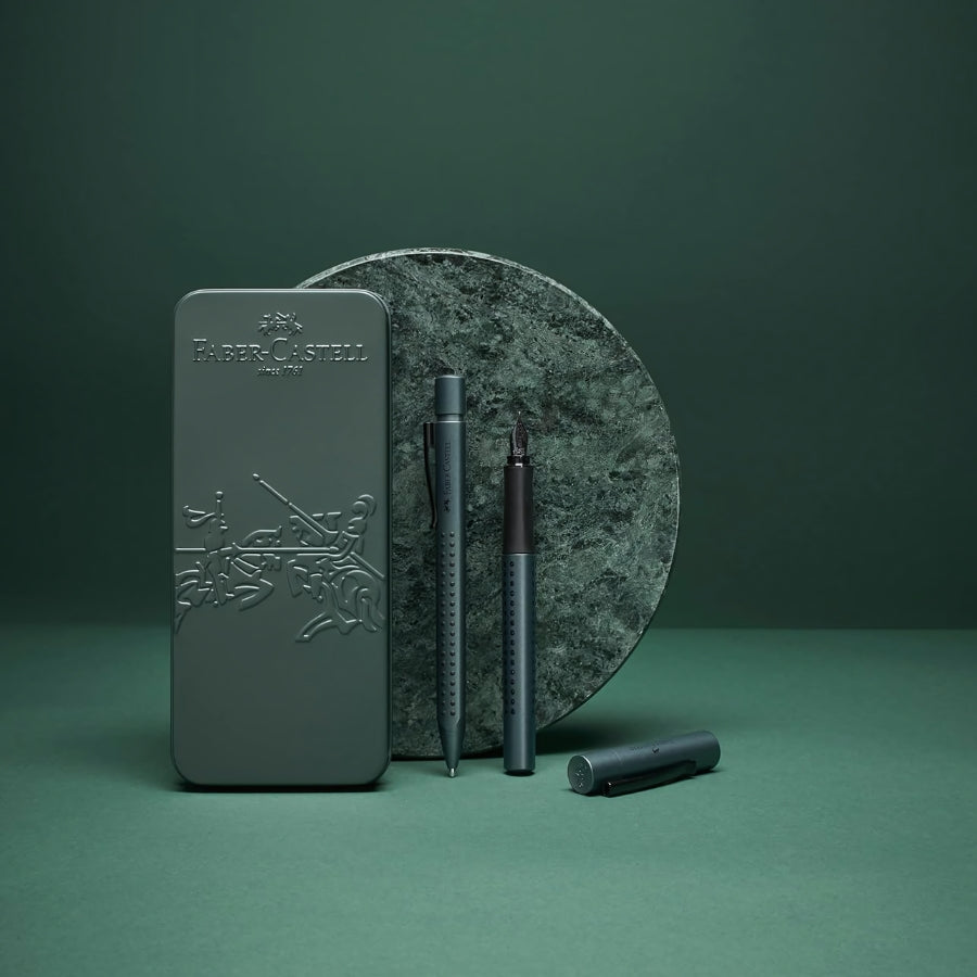 Cadou premium - Set elegant cu pix si stilou verde inchis in cutie de metal Faber-Castell