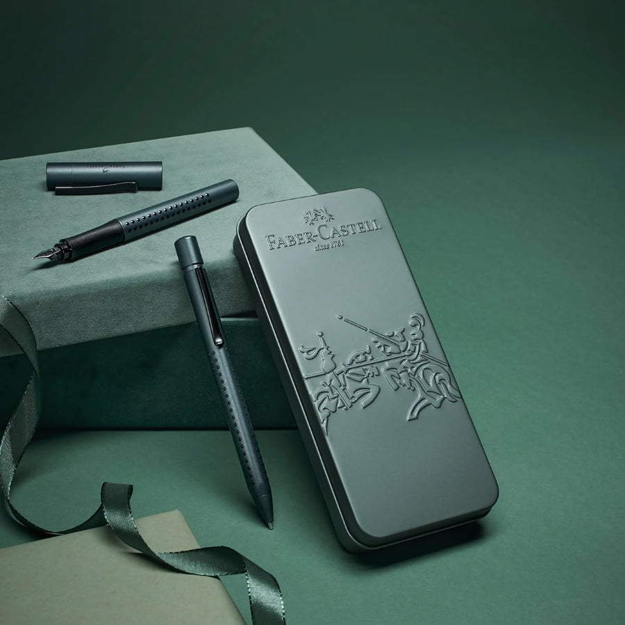 Cadou premium - Set elegant cu pix si stilou verde inchis in cutie de metal Faber-Castell