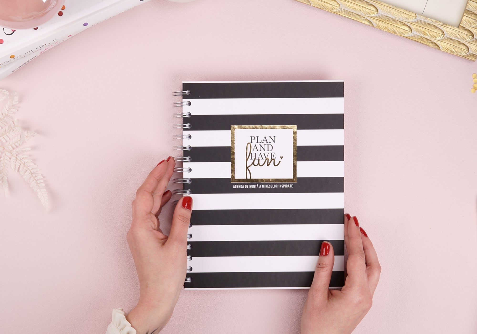 wedding planner_agenda de nunta pentru mirese inspirate si organizate_plan and have fun_lady cozac_cadou mireasa_cadou viitori miri_wonder store