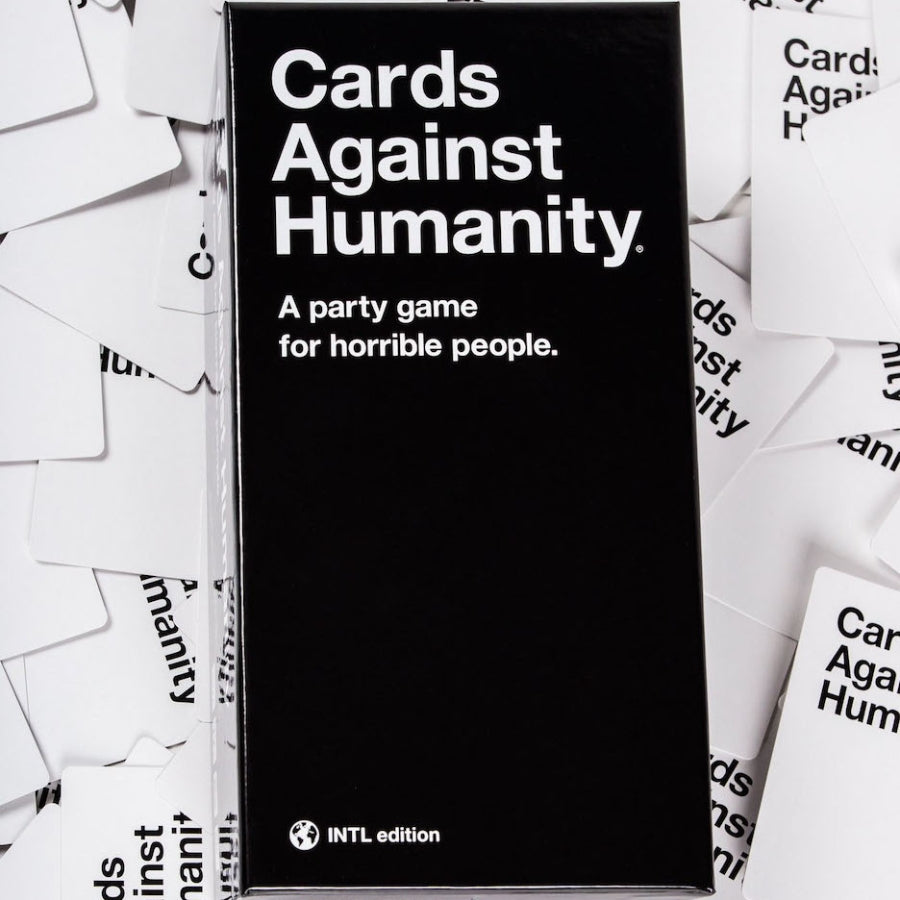 Cadou amuzant pentru prieteni. Cards Against Humanity 2.0 international edition, limba engleza, 17+ ani 2