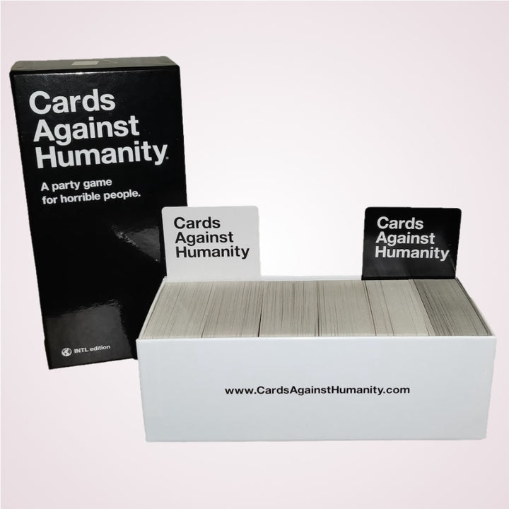 Cadou amuzant pentru prieteni. Cards Against Humanity 2.0 international edition, limba engleza, 17+ ani 3