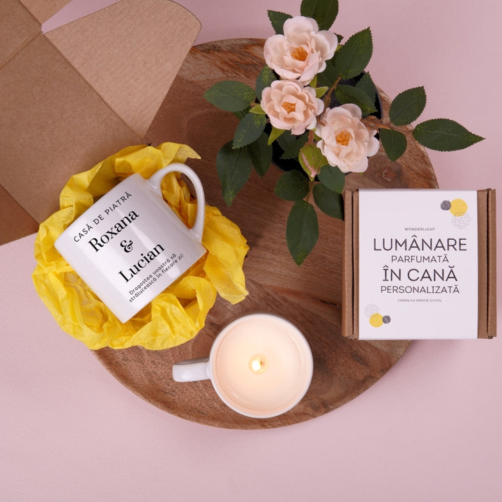 Cadou de nunta - Lumanare parfumata in cana personalizata - Casa de piatra - wonderstore context