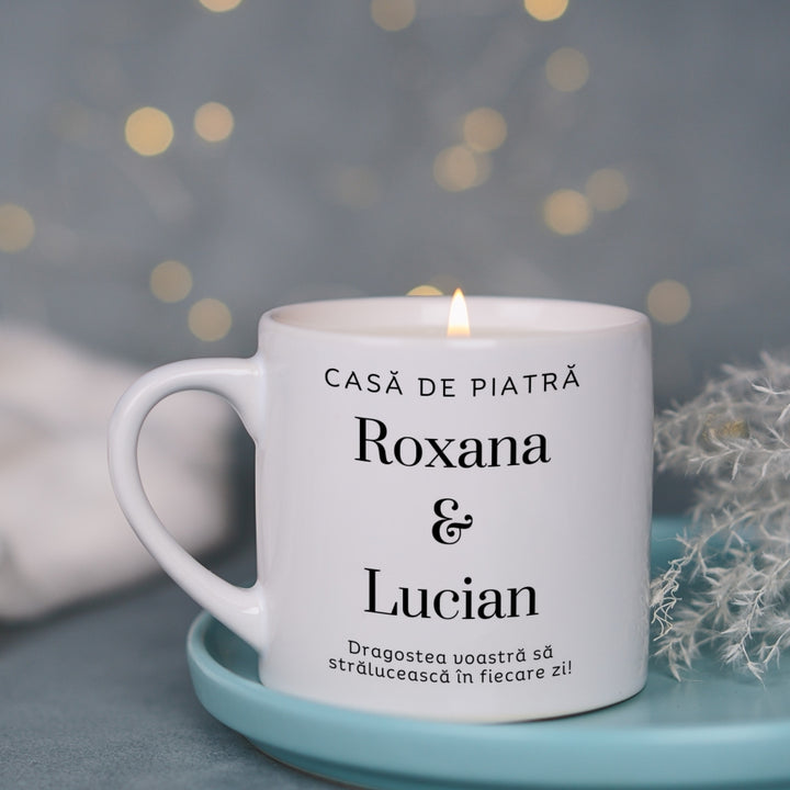 Cadou de nunta - Lumanare parfumata in cana personalizata - Casa de piatra - wonderstore 