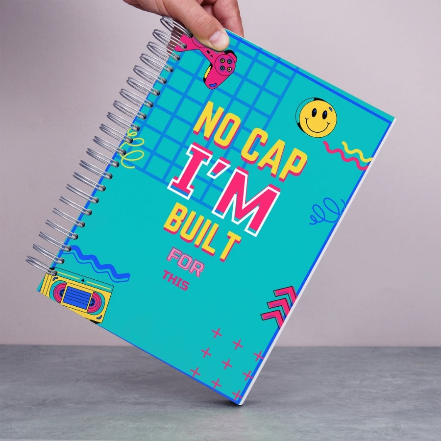 Caiet de scoala studentesc A4 universal multifunctional de liceu si gimnaziu pentru toate materiile, cu spirala, 200 file/400 pagini, deschidere 360°, dictando/matematica, cu planificator de teme si teste - Built For This - in mana