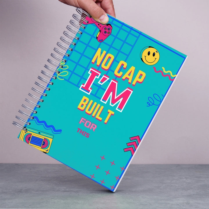 Caiet de scoala studentesc A4 universal multifunctional de liceu si gimnaziu pentru toate materiile, cu spirala, 200 file/400 pagini, deschidere 360°, dictando/matematica, cu planificator de teme si teste - Built For This - in mana