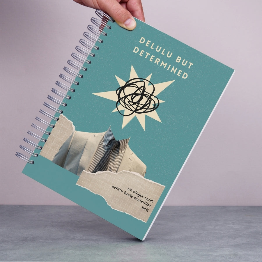 Caiet de scoala studentesc A4 universal multifunctional de liceu si gimnaziu pentru toate materiile, cu spirala, 200 file/400 pagini, deschidere 360°, dictando/matematica, cu planificator de teme si teste - Delulu But Determined - in mana