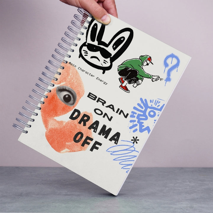 Caiet de scoala studentesc A4 universal multifunctional de liceu si gimnaziu pentru toate materiile, cu spirala, 200 file/400 pagini, deschidere 360°, dictando/matematica, cu planificator de teme si teste - Drama Off - in mana