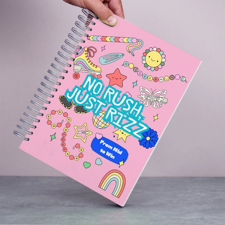 Caiet de scoala studentesc A4 universal multifunctional de liceu si gimnaziu pentru toate materiile, cu spirala, 200 file/400 pagini, deschidere 360°, dictando/matematica, cu planificator de teme si teste - No Rush - in mana