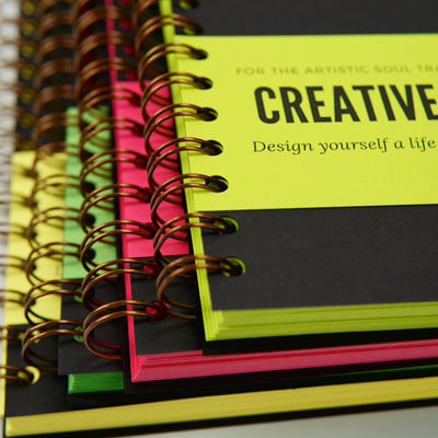 Notebook cu interior colorat wonderstore - Creative Planning - close-up spirala