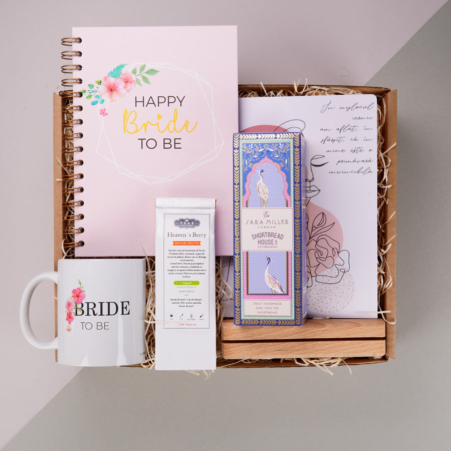 Pachet cadou pentru mirese cu Agenda de nunta Must Have - Happy Bride to be - prezentare produse - in cutie