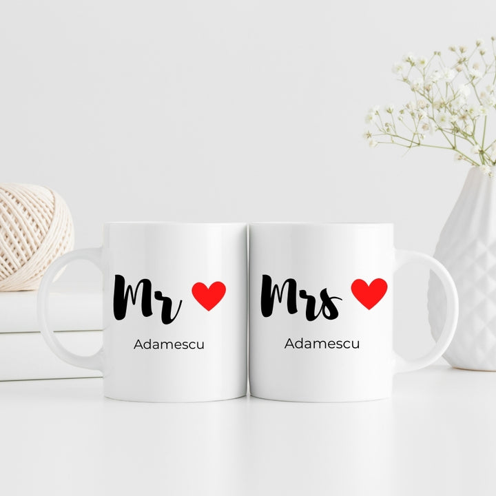Cadou pentru aniversare de casatorie - Set de cani personalizate cu poze si nume - Domnul & Doamna - fata cu nume