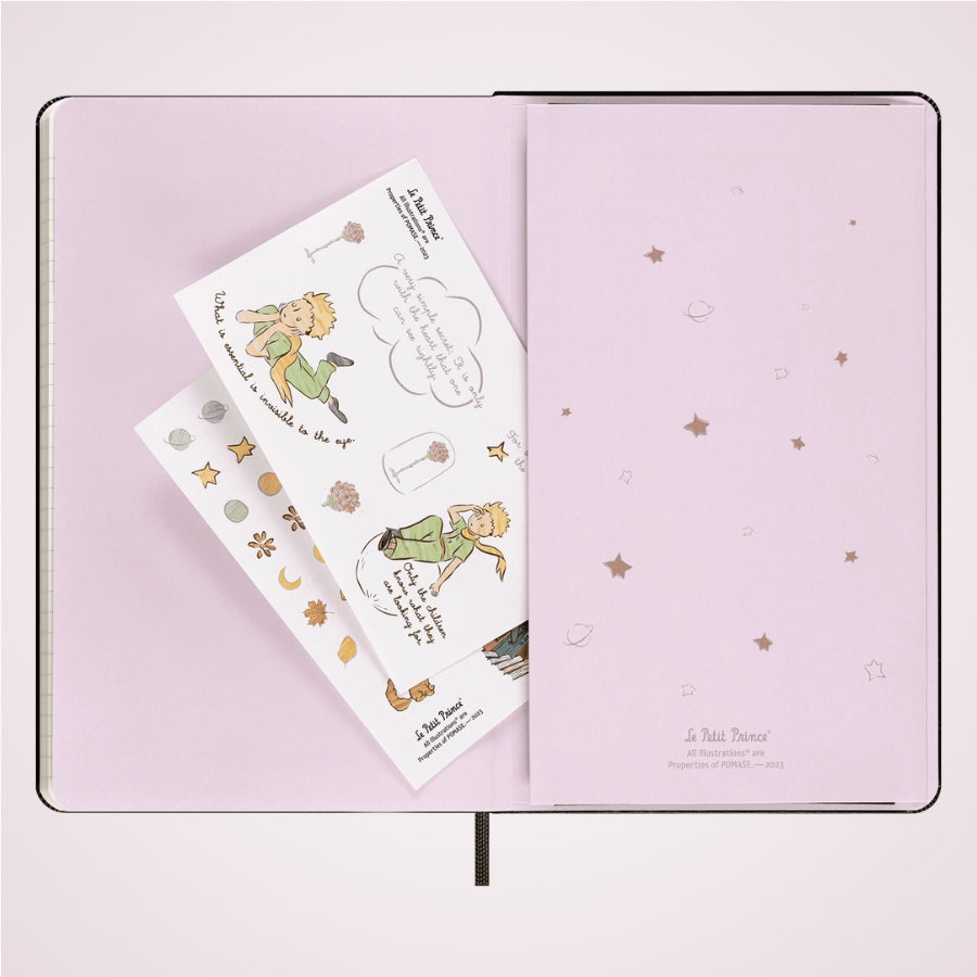 Buzunar cu stickere pe coperta spate la Notebook liniat Moleskine in cutie cadou - Le Petit Prince