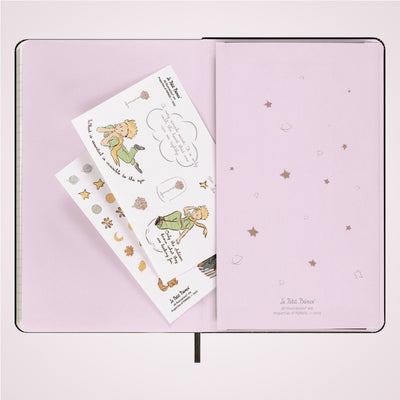 Buzunar cu stickere pe coperta spate la Notebook liniat Moleskine in cutie cadou - Le Petit Prince