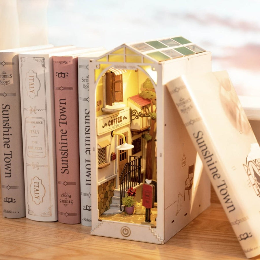 Puzzle 3D book nook - in biblioteca