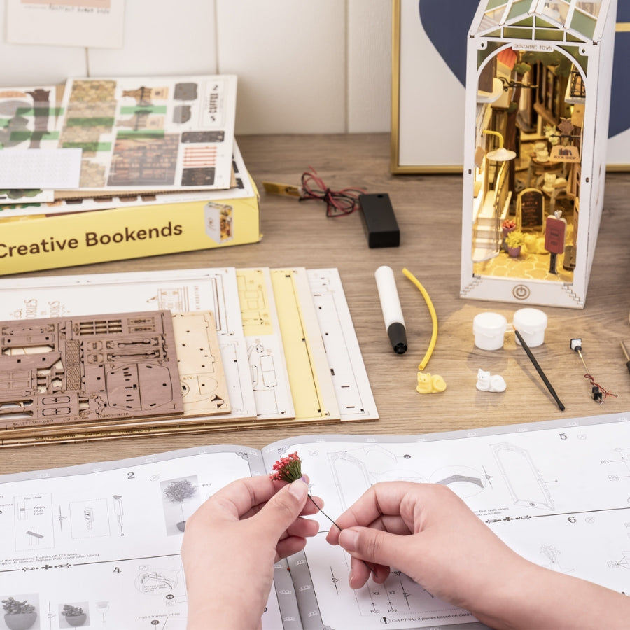 Puzzle 3D din lemn cotor de carte book nook - Sunshine Town - miniaturi