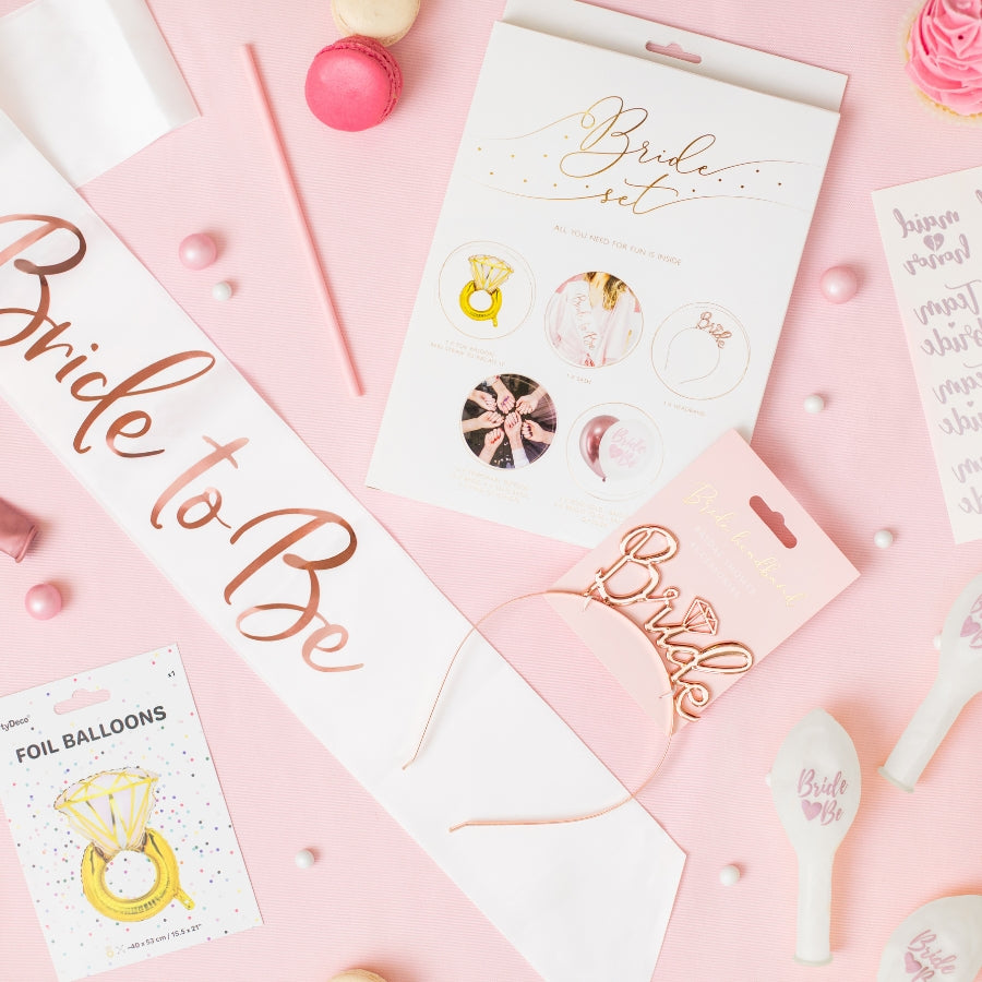 Set 23 accesorii pentru decor si poze pentru petrecerea burlacitelor - Bride to be - in context