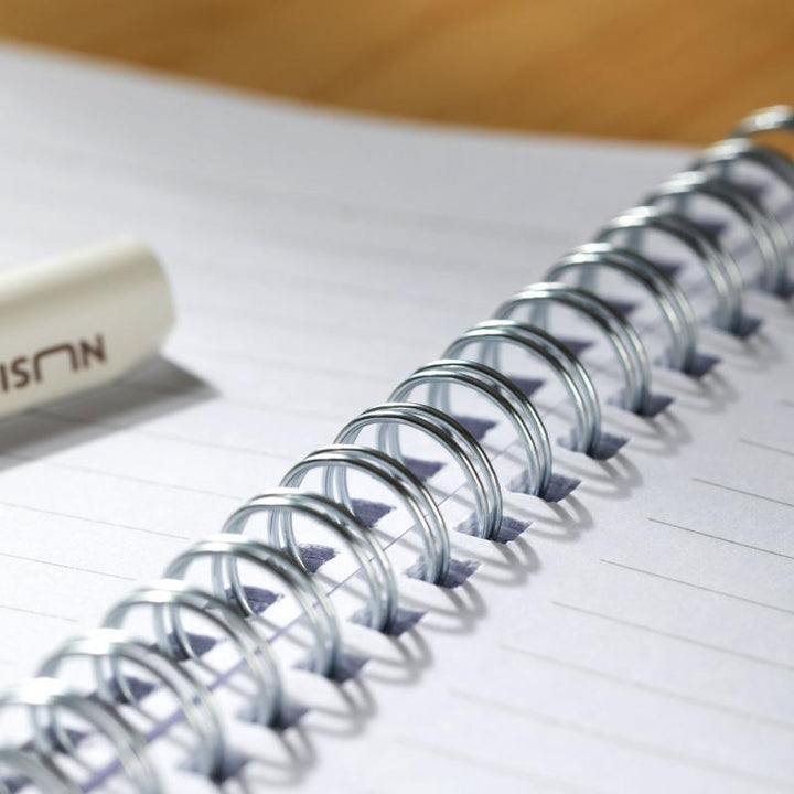 Caiet studentesc A4 cu spira, 60 file, dictando, coperta carton diverse culori si mesaje - Deli - detaliu spirala