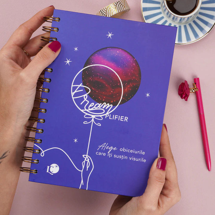 Planner format A5, nedatat, in limba romana, pentru obiceiuri si rutine sanatoase - Dreamplifier prim plan